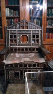 صندلی اثر هنرمندان ایرانی،موزه دیر سورپ قازار عکس از مولف