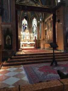 محراب اصلی کلیسا عکس از مولف