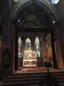محراب اصلی کلیسا عکس از مولف