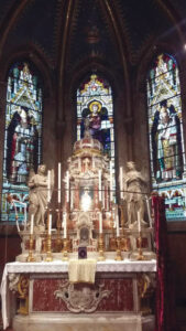 جزئیات محراب اصلی کلیسا عکس از مولف