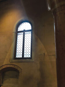 پنجره کلیسا عکس از مولف