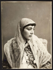 زن ایرانی،عکس از آنتوان سوروگین