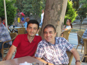 گریگور قضاریان در کنار محمت پولاتل،پارک گِزی،استانبول