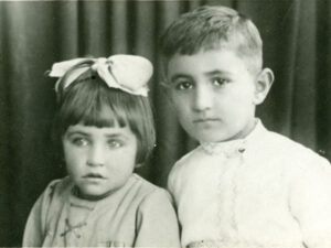 مارتیک مارتین و خواهرش گلادیس،آبادان