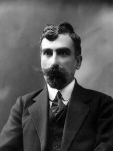 آرام مانوکـیان