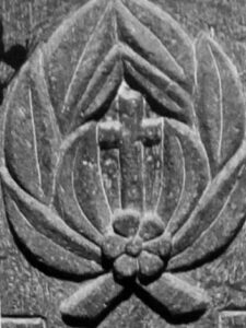 گل نیلوفر همراه با نقش صلیب،سلماس منبع:شاهمندی و شهیدانی،همان،ص90