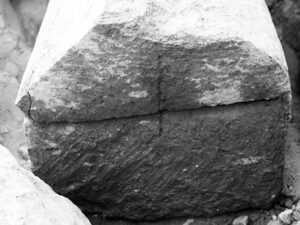 صندوق با نقش صلیب