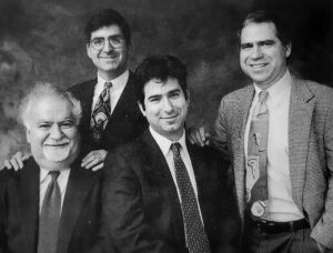 وارطان گریگوریان با فرزندان خود،(از راست) واهه، داره آرتاشس و رافی