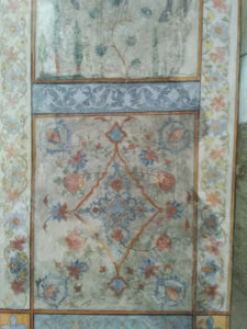 تصویر 8: نمای نزدیک نقش تحتانی ضلع شرقی ضلع شرقی ستون چهارم