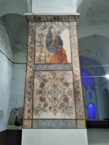 تصویر9: نقش های ضلع شرقی ستون یکم