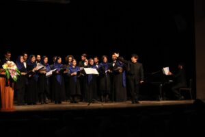 گروه موسیقی و کُر به رهبری استاد رازمیک اوحانیان