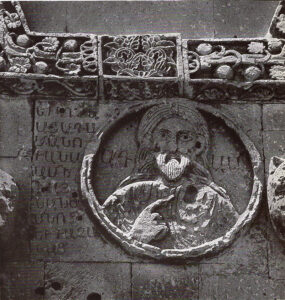 مجموعه ای از حکاکی ها و نقش برجسته های کلیسای سورپ خاچ ‏جزیرۀ آقتامار، نیمۀ نخست سدۀ بیستم میلادی