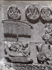 مجموعه ای از حکاکی ها و نقش برجسته های کلیسای سورپ خاچ ‏جزیرۀ آقتامار، نیمۀ نخست سدۀ بیستم میلادی