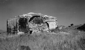 بقایای کلیسای سورپ گئورگ، جزیرۀ لیم، عکس‎ ‎از آرمن حق نظریان، 1972م