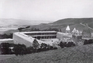 دورنمایی از مجموعۀ دینی واراگاوانک ( پیش از 1915م )