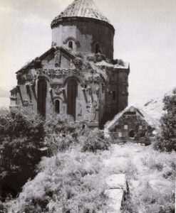 نمای بیرونی کلیسای سورپ خاچ، جزیرۀ آقتامار، نیمۀ نخست سدۀ بیستم میلادی