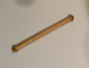 میله یا محور چوبی طومار دعا، سال 1468، دیر بزرگ (سرزمین سیونیک)