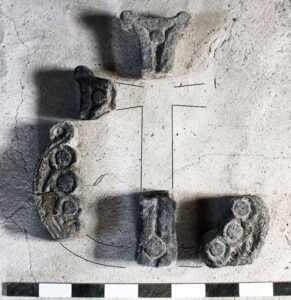 قطعاتی از صلیب روی سرستون(30)