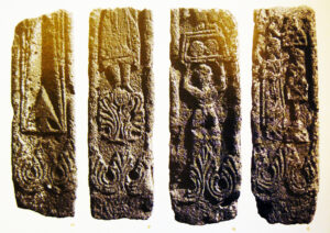 نقشهای ستون روستای گارناهووید