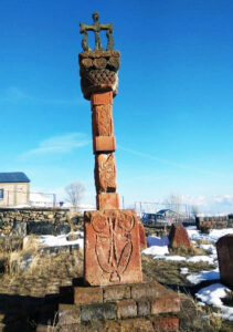 صلیب ستون دار روستای گوگاران پس از بازسازی