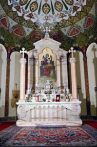 صلیبهای ستوندار بر روی محراب کلیسای اجمیادزین