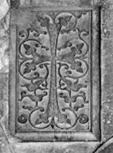 نقش برجسته هایی از تصویر صلیب، دیوارهای داخلی نیایشگاه نوراوانک