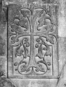 نقش برجسته هایی از تصویر صلیب، دیوارهای داخلی نیایشگاه نوراوانک