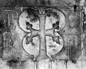 نقش برجسته هایی از تصویر صلیب، دیوارهای داخلی نیایشگاه نوراوانک