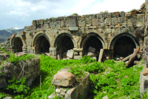 بقایای دیر تساقاتس