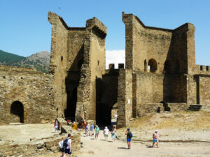 یکی از دروازههای قلعۀ سوداک