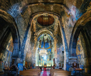 نمای داخلی کلیسای آختالا