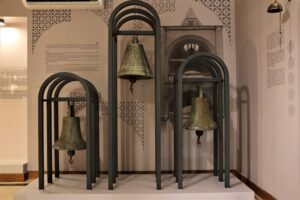 ناقوس‌های کلیسای تخریب شده