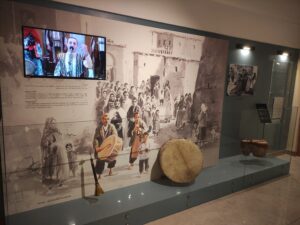 صحنه‌ای از عروسی در روستای فریدن همراه با شعر یالالی