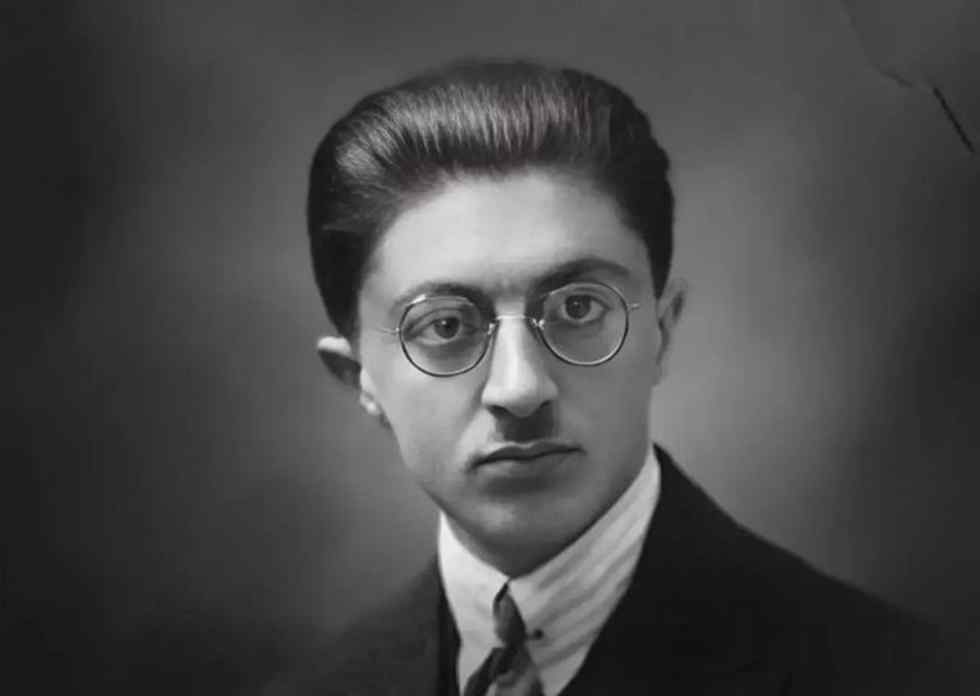 «غزيه داسطان باسطانی يا رومانی طاريخی»